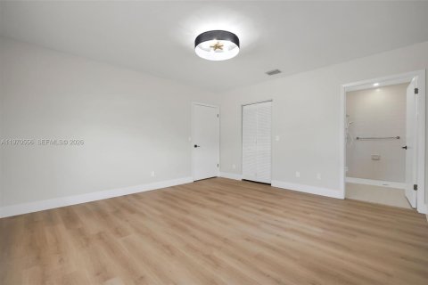 Купить виллу или дом в Окленд-Парк, Флорида 3 спальни, 125.42м2, № 2033940 - фото 17