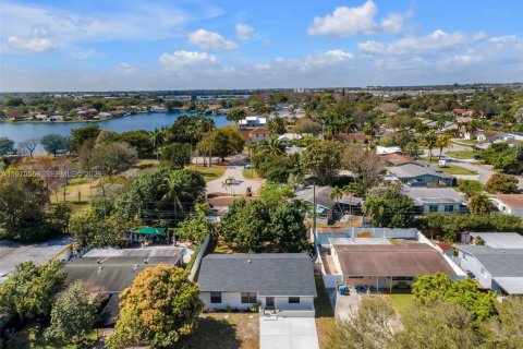 Купить виллу или дом в Окленд-Парк, Флорида 3 спальни, 125.42м2, № 2033940 - фото 30