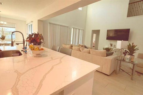 House in Kissimmee, Florida 5 bedrooms, 353.03 sq.m. № 2201127 - photo 11