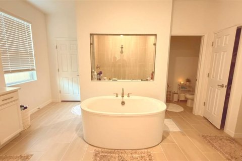 House in Kissimmee, Florida 5 bedrooms, 353.03 sq.m. № 2201127 - photo 24