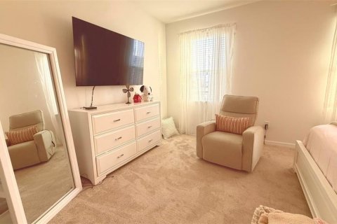 House in Kissimmee, Florida 5 bedrooms, 353.03 sq.m. № 2201127 - photo 21