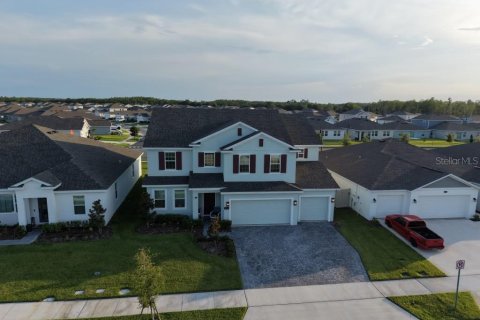 House in Kissimmee, Florida 5 bedrooms, 353.03 sq.m. № 2201127 - photo 2