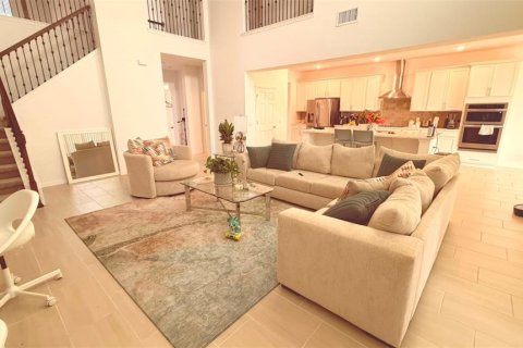 House in Kissimmee, Florida 5 bedrooms, 353.03 sq.m. № 2201127 - photo 7
