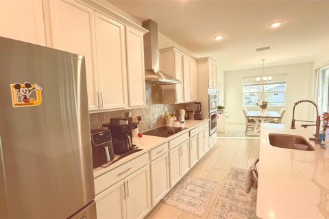 House in Kissimmee, Florida 5 bedrooms, 353.03 sq.m. № 2201127 - photo 14