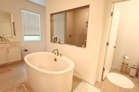 House in Kissimmee, Florida 5 bedrooms, 353.03 sq.m. № 2201127 - photo 25