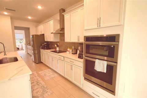 House in Kissimmee, Florida 5 bedrooms, 353.03 sq.m. № 2201127 - photo 15