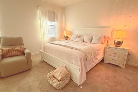 House in Kissimmee, Florida 5 bedrooms, 353.03 sq.m. № 2201127 - photo 22