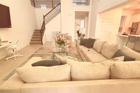 House in Kissimmee, Florida 5 bedrooms, 353.03 sq.m. № 2201127 - photo 6