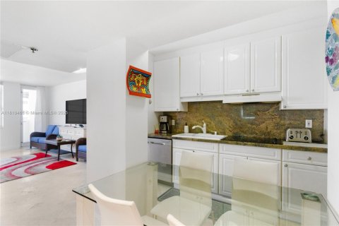 Copropriété à louer à Miami Beach, Floride: 51.1 m2 № 1934575 - photo 7