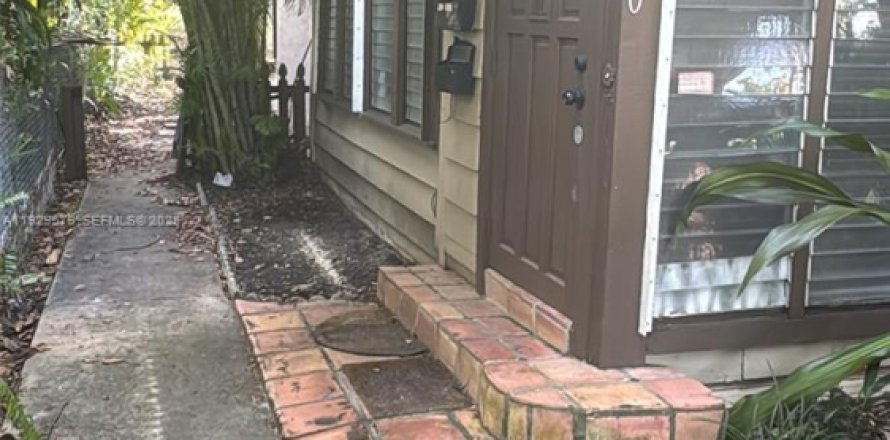 Casa en Miami, Florida 2 dormitorios, 158.96 m2 № 1988614