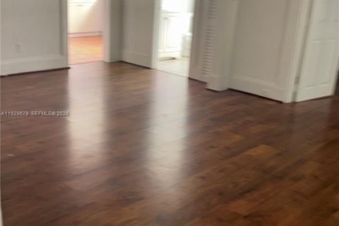 Casa en alquiler en Miami, Florida, 2 dormitorios, 158.96 m2 № 1988614 - foto 10