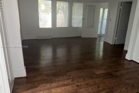 Casa en alquiler en Miami, Florida, 2 dormitorios, 158.96 m2 № 1988614 - foto 4