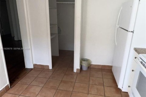 Casa en alquiler en Miami, Florida, 2 dormitorios, 158.96 m2 № 1988614 - foto 15