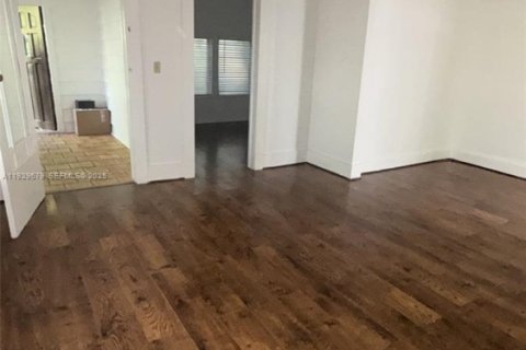 Casa en alquiler en Miami, Florida, 2 dormitorios, 158.96 m2 № 1988614 - foto 9