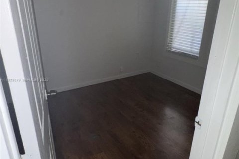 Casa en alquiler en Miami, Florida, 2 dormitorios, 158.96 m2 № 1988614 - foto 7