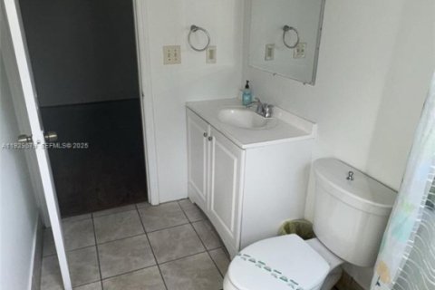 Casa en alquiler en Miami, Florida, 2 dormitorios, 158.96 m2 № 1988614 - foto 12