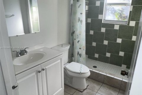 Casa en alquiler en Miami, Florida, 2 dormitorios, 158.96 m2 № 1988614 - foto 11