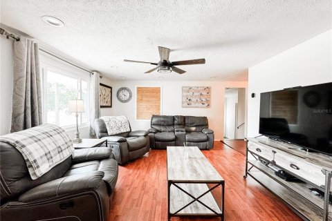 House in Bradenton, Florida 4 bedrooms, 128.95 sq.m. № 1679533 - photo 6