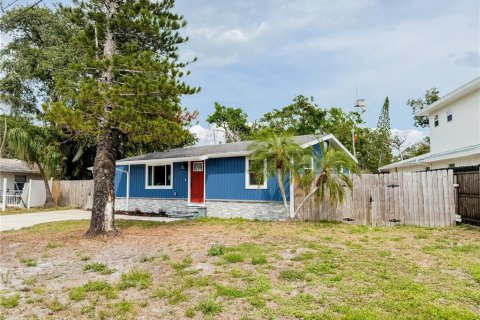 House in Bradenton, Florida 4 bedrooms, 128.95 sq.m. № 1679533 - photo 3