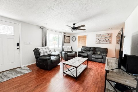 House in Bradenton, Florida 4 bedrooms, 128.95 sq.m. № 1679533 - photo 5