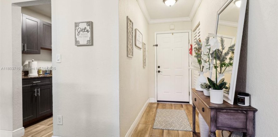 Condo in Palmetto Bay, Florida, 2 bedrooms  № 1689245
