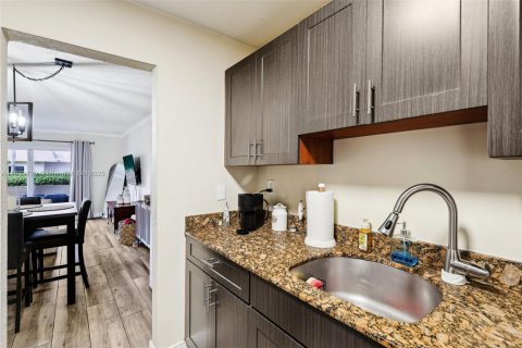 Condo in Palmetto Bay, Florida, 2 bedrooms  № 1689245 - photo 13