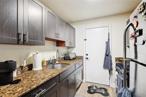 Condo in Palmetto Bay, Florida, 2 bedrooms  № 1689245 - photo 11