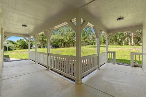 House in Brooksville, Florida 3 bedrooms, 239.59 sq.m. № 2302524 - photo 8