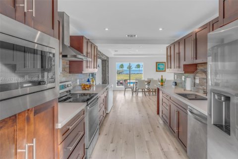 Casa en venta en Big Pine Key, Florida, 3 dormitorios, 230.96 m2 № 1985847 - foto 16