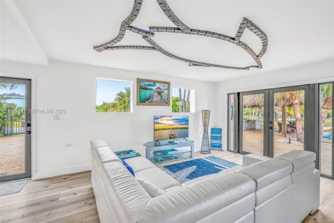 Casa en venta en Big Pine Key, Florida, 3 dormitorios, 230.96 m2 № 1985847 - foto 10