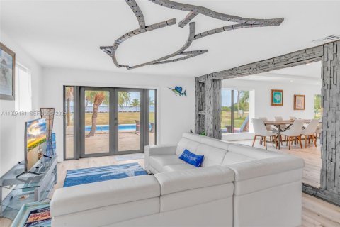 Casa en venta en Big Pine Key, Florida, 3 dormitorios, 230.96 m2 № 1985847 - foto 11
