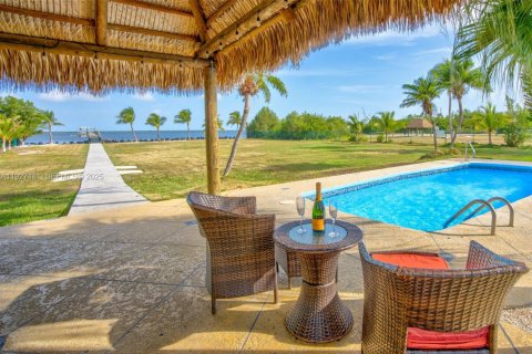 Casa en venta en Big Pine Key, Florida, 3 dormitorios, 230.96 m2 № 1985847 - foto 4