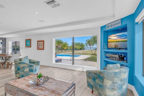 Casa en venta en Big Pine Key, Florida, 3 dormitorios, 230.96 m2 № 1985847 - foto 17