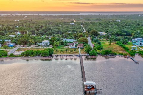Casa en venta en Big Pine Key, Florida, 3 dormitorios, 230.96 m2 № 1985847 - foto 2