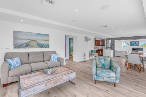 Casa en venta en Big Pine Key, Florida, 3 dormitorios, 230.96 m2 № 1985847 - foto 18