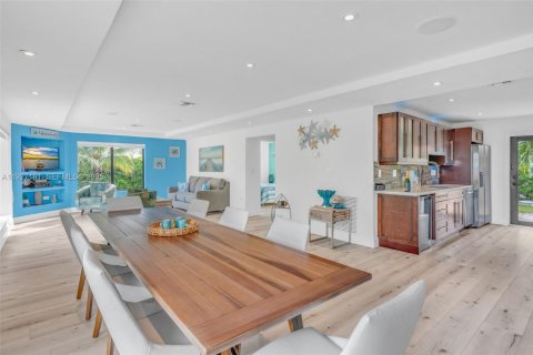 Casa en venta en Big Pine Key, Florida, 3 dormitorios, 230.96 m2 № 1985847 - foto 14