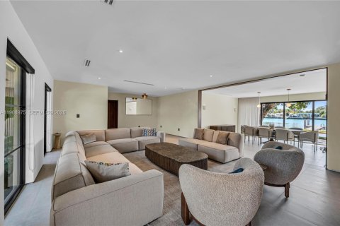 Casa en alquiler en Miami Beach, Florida, 4 dormitorios, 269.42 m2 № 2031863 - foto 12