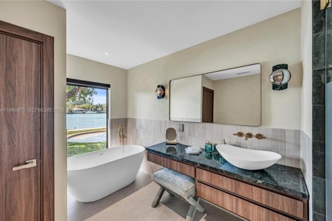 Casa en alquiler en Miami Beach, Florida, 4 dormitorios, 269.42 m2 № 2031863 - foto 23