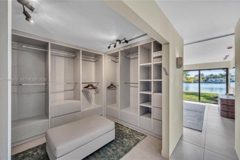 Casa en alquiler en Miami Beach, Florida, 4 dormitorios, 269.42 m2 № 2031863 - foto 28