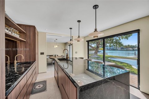 Casa en alquiler en Miami Beach, Florida, 4 dormitorios, 269.42 m2 № 2031863 - foto 3