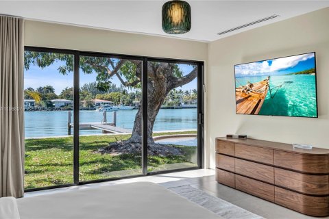 Casa en alquiler en Miami Beach, Florida, 4 dormitorios, 269.42 m2 № 2031863 - foto 22