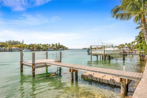 Casa en alquiler en Miami Beach, Florida, 4 dormitorios, 269.42 m2 № 2031863 - foto 2