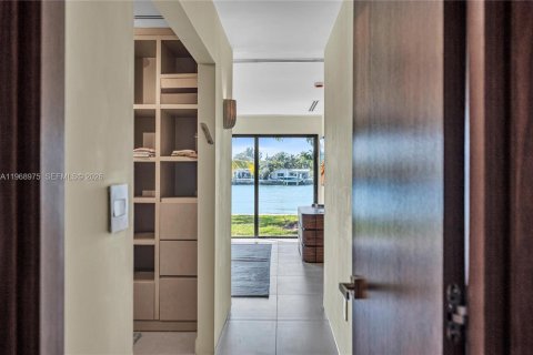 Casa en alquiler en Miami Beach, Florida, 4 dormitorios, 269.42 m2 № 2031863 - foto 19