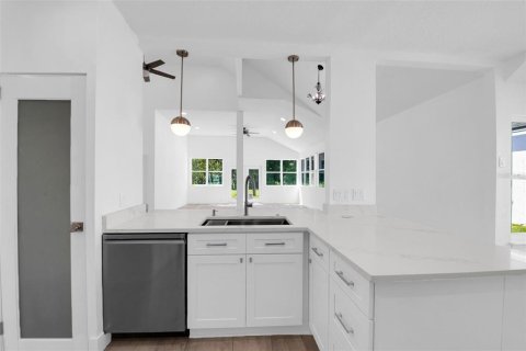 House in Lake Mary, Florida 4 bedrooms, 199.93 sq.m. № 1909873 - photo 6