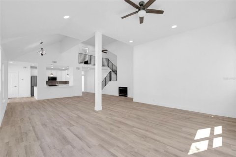 House in Lake Mary, Florida 4 bedrooms, 199.93 sq.m. № 1909873 - photo 12