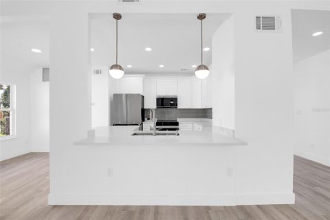House in Lake Mary, Florida 4 bedrooms, 199.93 sq.m. № 1909873 - photo 9