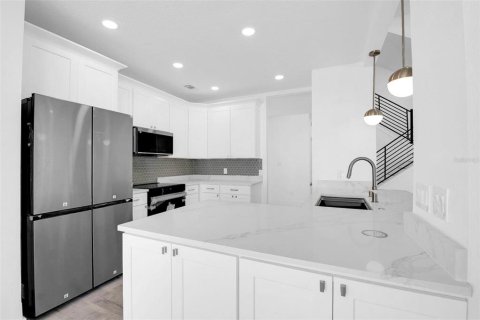 House in Lake Mary, Florida 4 bedrooms, 199.93 sq.m. № 1909873 - photo 4