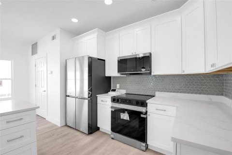 House in Lake Mary, Florida 4 bedrooms, 199.93 sq.m. № 1909873 - photo 5