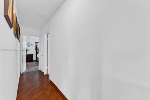 Villa ou maison à vendre à Miami, Floride: 3 chambres, 165.55 m2 № 1859011 - photo 28