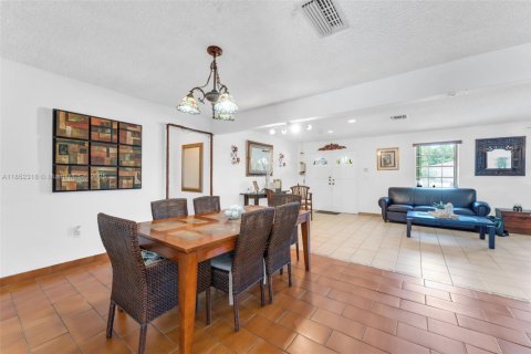 Villa ou maison à vendre à Miami, Floride: 3 chambres, 165.55 m2 № 1859011 - photo 17